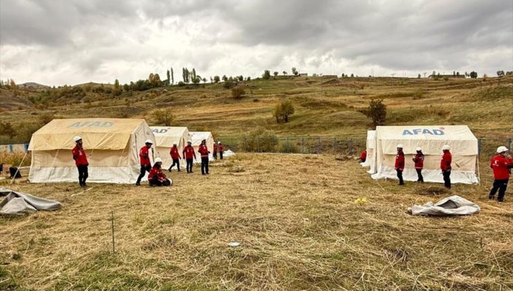 Hakkari MEB AKUB ekibi, 21 gönüllü personelle afet barınma eğitimine katıldı