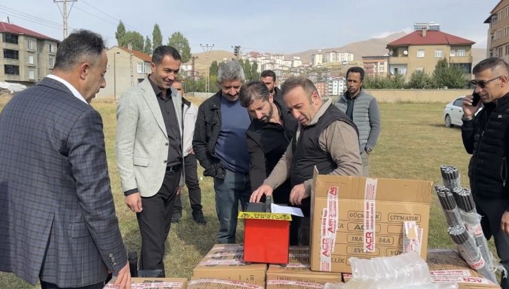 Hakkari Yüksekova’da 30 arıcıya yüzde 75 hibeli elektrikli çit dağıtıldı