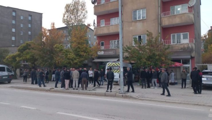 Hakkari Yüksekova’da öğrenci servisi markete çarptı; sürücü kalp krizi geçirdi