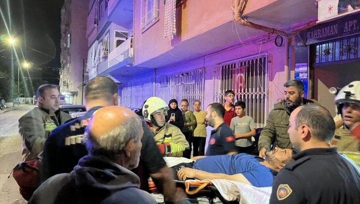 Hatay İskenderun’da yangında mahsur kalan 3 kişi dumandan etkilenip hastaneye kaldırıldı
