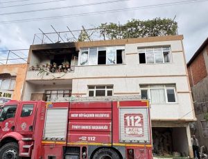 Hatay Samandağ’da 2 katlı evin ikinci katındaki yangını itfaiye söndürdü