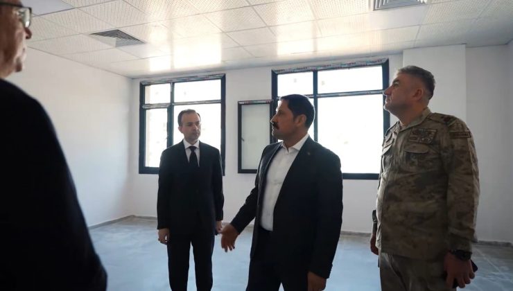 Hatay Valisi Masatlı Payas’ta 200 yataklı pansiyonu ve halk eğitim merkezini inceledi