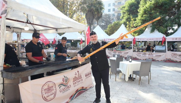 Hatay’da Gastro Antakya Festivali depremzedelere moral için başladı