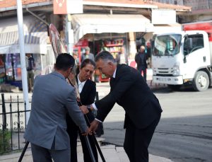Hekimhan’da 19 Ekim Muhtarlar Günü, Muhtarlar Derneğinin çelenk sunumuyla kutlandı