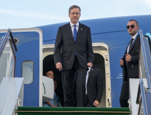 Herzog’u Bakü’ye taşıyan uçak Türk hava sahasından geçti! İsrail’in talepte bulunmadığı ortaya çıktı