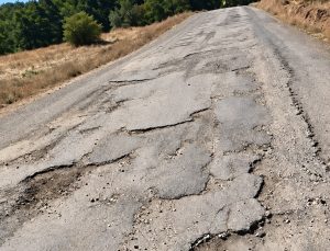 İnhisar Hisarcık’ta köy yolu 2 yıldır onarılmıyor, köylüler tepkili