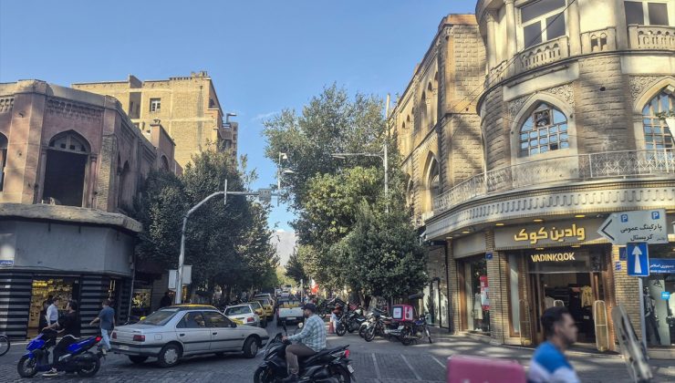 İran’ın ilk modern caddesi Lalezar motosiklet gürültüsü altında eski günlerini arıyor