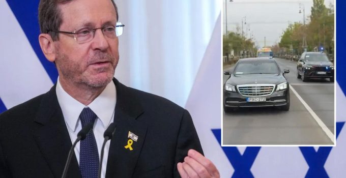 İsrail Cumhurbaşkanı Herzog’un Macaristan’daki konvoyuna bayrak takılmadı