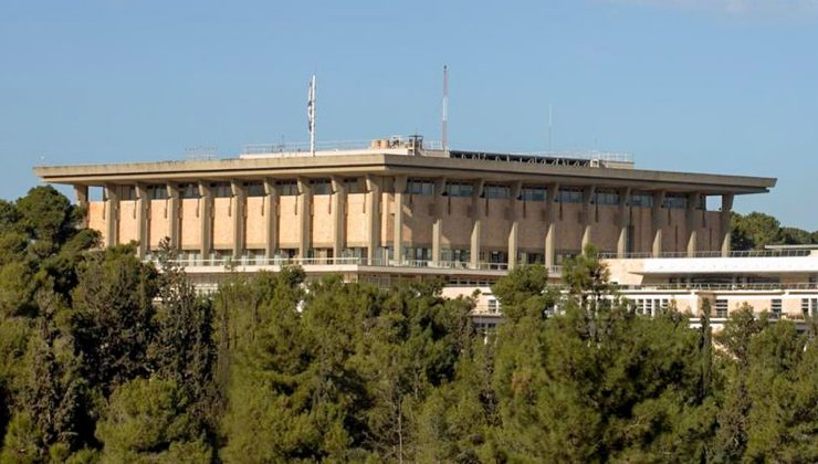 İsrail’de 7,3 milyon seçmen milletvekillerini belirlemek için sandık başında olacak