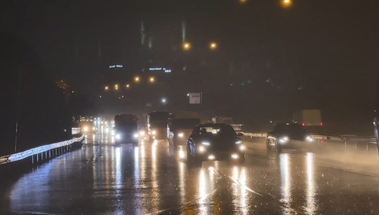 İstanbul’da sabah sağanağı yollarda su birikintisi oluşturdu, sürücüler zorlandı