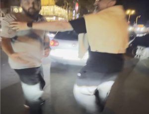 Kağıthane’de Bulgaristan plakalı araçtan inen 2 kişiden motosikletliye tehdit: Seni buraya gömerim