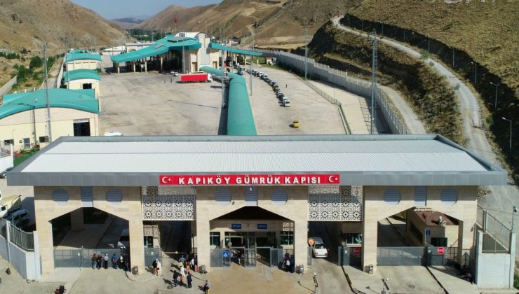 Kapıköy Gümrük Kapısı’ndan Türk TIR’ları İran’a karşılıklı geçişe başladı