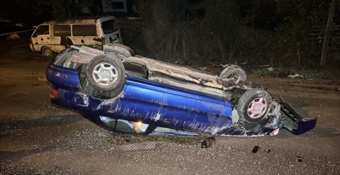Karabük Safranbolu’da devrilen otomobilin yaralı sürücüsü hastaneye kaldırıldı