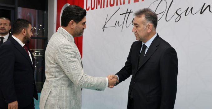 Karabük’te Cumhuriyet Bayramı kutlamaları kapsamında fener alayı düzenlendi