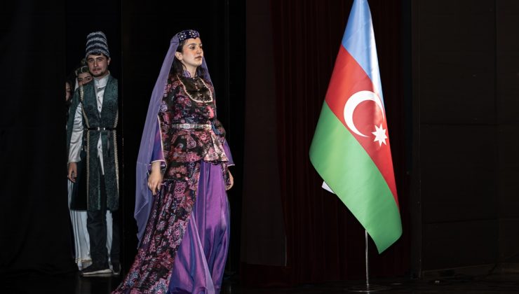 Kars’ta Azerbaycan Sanat Haftası’nda halk konseri ve milli kıyafet defilesi yapıldı
