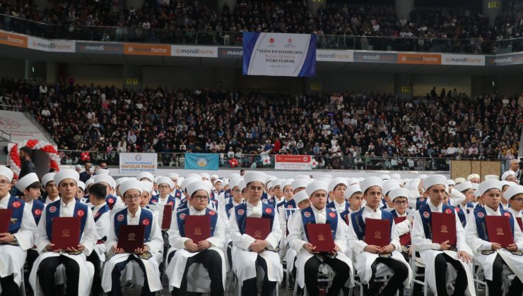 Kayseri’de 738 hafız Kongre Merkezi’nde icazet merasimiyle buluştu