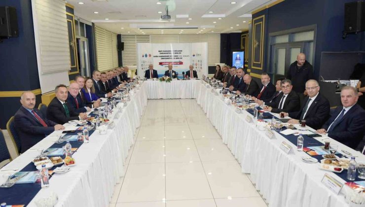 KBÜ Rektörü Kırışık, Sinop’taki ÜNİ-DOKAP ve Batı Karadeniz toplantısına katıldı