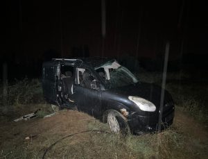 Kırıkkale’de levhalara çarpan araç araziye düştü, 1 kişi öldü, 4 kişi yaralandı
