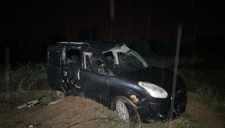 Kırıkkale’de levhalara çarpan araç araziye düştü, 1 kişi öldü, 4 kişi yaralandı