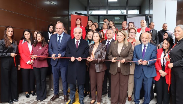Kırklareli’nde Üreten Kadınlarla Yaşayan Cumhuriyet sergisi Vali Turan’la açıldı