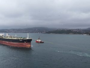 Kıyı Emniyeti’nin kurtardığı BANDA tankeri İstanbul Boğazı’ndan geçirildi