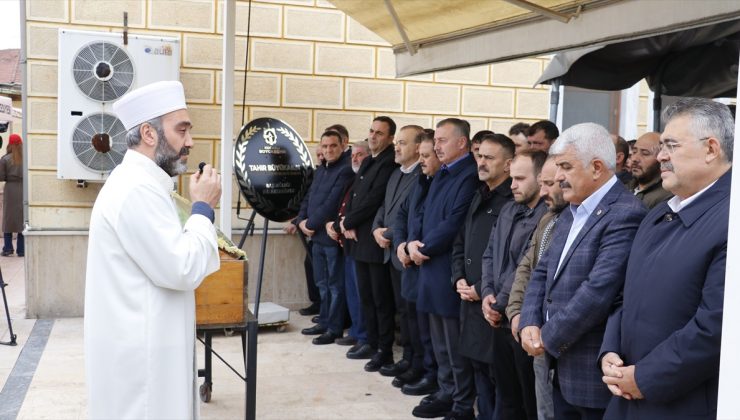 Kocaeli’de selde ölen eski muhtar Mustafa Kedikli (65) son yolculuğuna uğurlandı