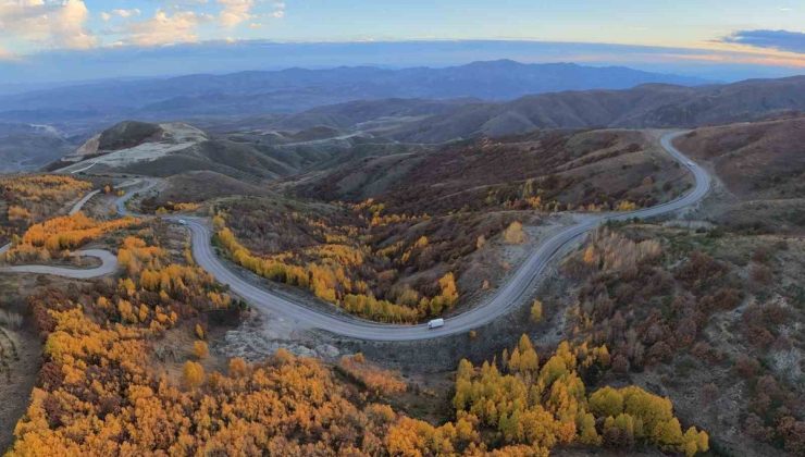 Kop Dağı Geçidi ve çevresindeki vadiler sonbahar renkleriyle görsel şölen sundu