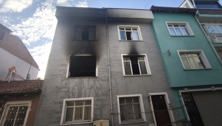 Kütahya Bahçelievler’de apartman yangınında dumandan etkilenen kişi hastanede öldü