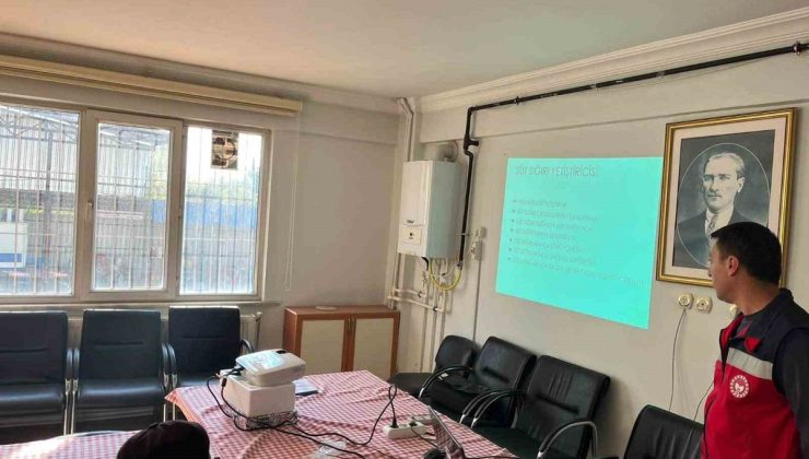 Kütahya Çavdarhisar’da Tarım ve Orman Müdürlüğü personeli süt sığırı kursu başlattı