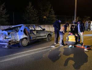 Kütahya Güveççi’de takla atan otomobilde 1’i ağır 4 kişi yaralandı