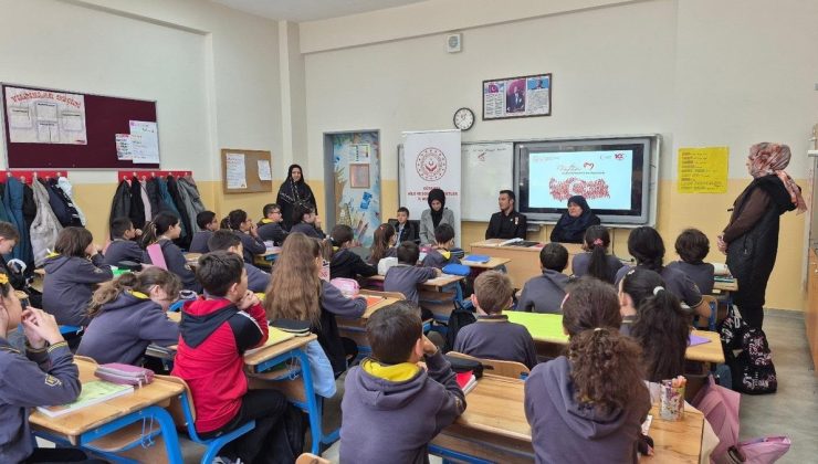 Kütahya’da öğrenciler şehit ailesi ve gazilerle buluştu