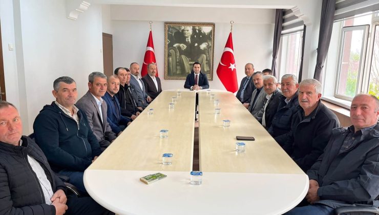 Lalapaşa’da Muhtarlar Günü’nde muhtarlar çelenk sundu, Kaymakam Çolak kabul etti