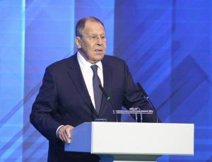 Lavrov, Zelenskiy’in müzakere istemediğini sivillere saldırıyla gerekçelendirdi