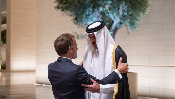 Macron, Körfez turunun son durağı Doha’da Katar Emiri ile stratejik ortaklığı görüştü