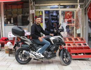 Merzifonlu genç, motosikletiyle 6 bin kilometreden fazla yol kat edip umreden döndü
