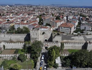 Mevlana Kapı, yaklaşık 1600 yıllık geçmişiyle İstanbul tarihine tanıklık ediyor