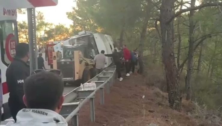 Muğla Marmaris’te otel personelini taşıyan servis devrildi, 14 kişi yaralandı