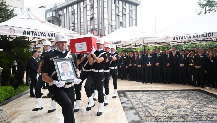 Muratpaşa Kaymakamı İhsan Kara için Antalya Valilik önünde resmi tören düzenlendi