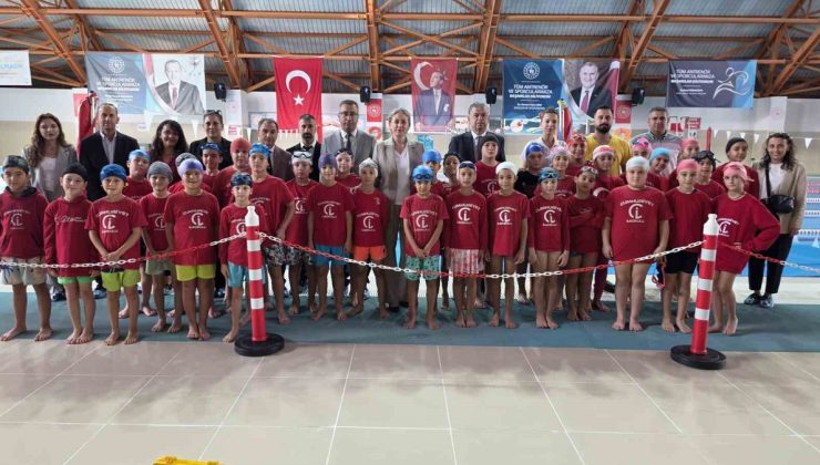 Nazilli’de yüzme projesinde dönem başladı, bir yılda 2 bin 580 çocuk yüzmeyi öğrendi