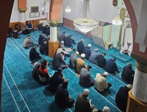 Niğde Bor’da sabah namazı buluşmasında gençler ve aileleri bir araya geldi