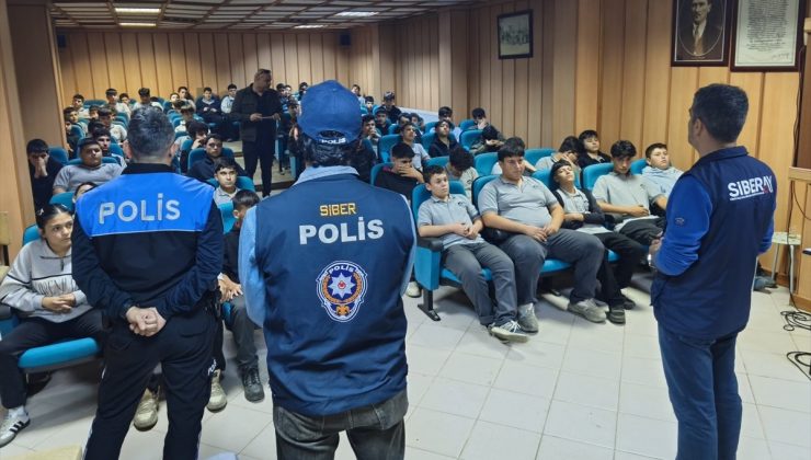 Ödemiş’te polis, 257 öğrenciye siber zorbalık ve teknoloji bağımlılığı eğitimi verdi