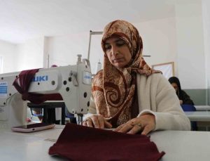 Oltu’da ADEM’deki 15 kursiyerin diktiği kıyafetler ihtiyaç sahiplerine ulaştırılıyor