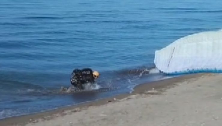 Ordu Altınordu’da 530 rakımlı Boztepe’den havalanan paraşütçü rüzgarla denize indi