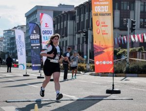 Ordu Altınordu’da düzenlenen yarı maratonda 8 ülkeden 707 sporcu yarıştı