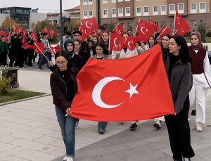 Orhun Gençlik Kulübü, Cumhuriyet’in 103. yıl dönümünde EBYÜ’de bayrak yürüyüşü yaptı.