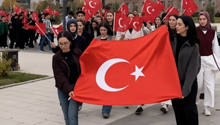 Orhun Gençlik Kulübü, Cumhuriyet’in 103. yıl dönümünde EBYÜ’de bayrak yürüyüşü yaptı.