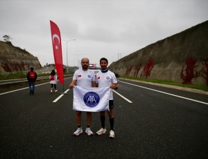 Osmangazi Köprüsü’nde 19 ülkeden 6 bin 500 kişi Cumhuriyet koşusunda buluştu