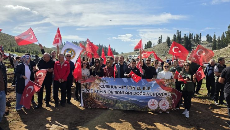 Osmaniye Sumbas’ta Cumhuriyet’in 103. yılı için fidan dikilip yürüyüş yapıldı