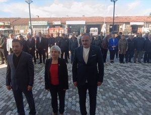 Pazaryeri’de 19 Ekim Muhtarlar Günü çelenk sunumu ve yemekle kutlandı