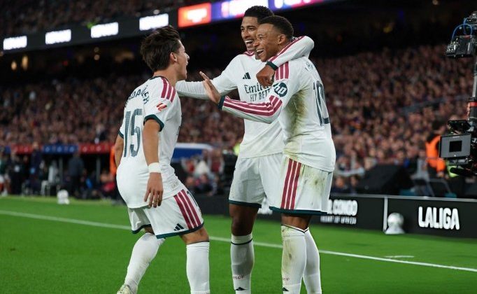 Real Madrid, Barcelona’nın apoletlerini Camp Nou’da söktü